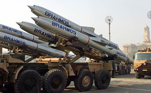 Ấn Độ đưa 100 tên lửa siêu thanh BrahMos tới sát biên giới, Trung Quốc tức giận - ảnh 1