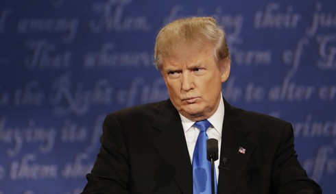 Vì khịt mũi liên tục, ông Trump bị cho dùng cocaine trong cuộc tranh luận? - ảnh 1