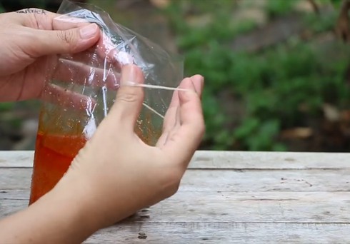 Những công dụng “bá đạo” của bao cao su - ảnh 1