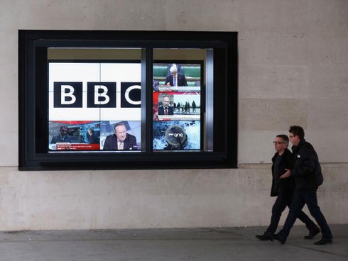 Phòng thu của BBC bị đột nhập khi đang phát sóng trực tiếp - ảnh 1