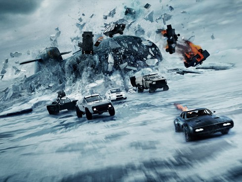 Video: Những cảnh siêu nhanh, siêu nguy hiểm của “Fast and Furious 8” - ảnh 1