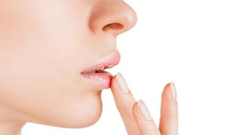 Video: Cách khiến môi hồng tự nhiên tại nhà - ảnh 1