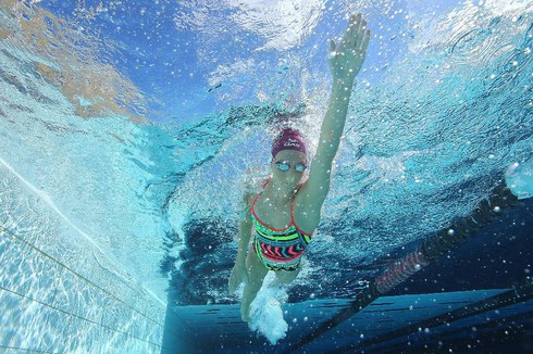 Có gì trong bể bơi công cộng? - ảnh 1