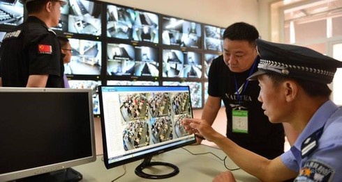 Trung Quốc dùng máy nhận diện khuôn mặt, máy bay không người lái coi thi đại học - ảnh 2