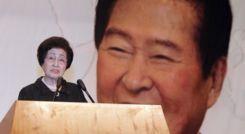 Phu nhân cố Tổng thống Hàn Quốc thăm Triều Tiên - ảnh 1