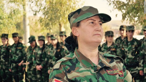 “Từ ca sĩ tới chiến binh”: câu chuyện những người phụ nữ chống IS - ảnh 1