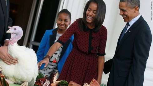 Tổng thống Obama làm phục vụ cho người vô gia cư trong Lễ Tạ ơn - ảnh 3