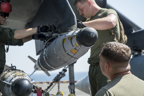 Cuộc chiến chống IS: Cái giá thực sự của 20.000 quả tên lửa Mỹ - ảnh 1