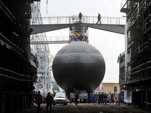 Tàu ngầm Nga lần đầu phóng tên lửa tiêu diệt IS ở Syria - ảnh 1