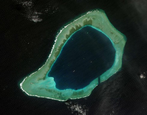 Chuyến đi bão táp tới Biển Đông của phóng viên BBC - ảnh 1