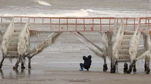 Lạnh kỷ lục, hàng loạt quốc gia Đông Á tê liệt - ảnh 2