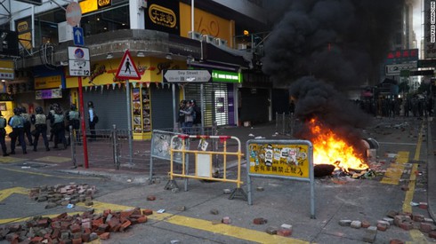 Toàn cảnh vụ bạo động tại Hong Kong Tết Nguyên Đán - ảnh 4