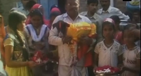 Hàng nghìn người dự đám cưới chó ở Ấn Độ - ảnh 1