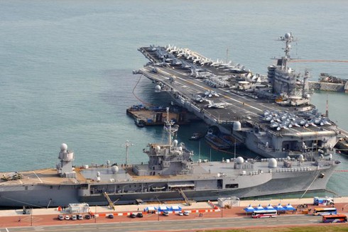 Bộ trưởng Quốc phòng Mỹ bất ngờ thăm tàu sân bay tại Biển Đông - ảnh 1
