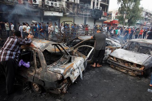 Đánh bom đẫm máu ở Baghdad, người dân tức giận ném đá vào Thủ tướng - ảnh 5