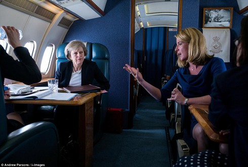 Thủ tướng Anh làm gì trong ngày đầu ở số 10 phố Downing? - ảnh 12