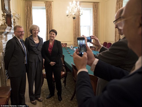 Thủ tướng Anh làm gì trong ngày đầu ở số 10 phố Downing? - ảnh 5