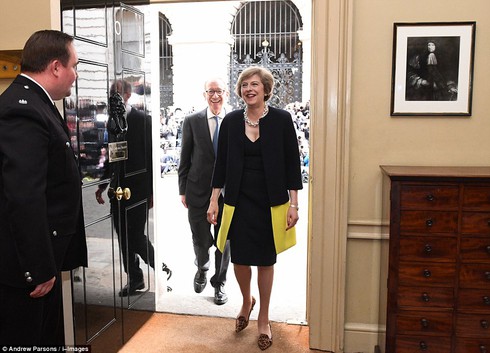 Thủ tướng Anh làm gì trong ngày đầu ở số 10 phố Downing? - ảnh 6