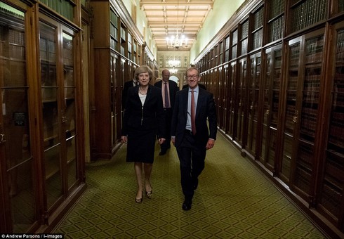 Thủ tướng Anh làm gì trong ngày đầu ở số 10 phố Downing? - ảnh 2
