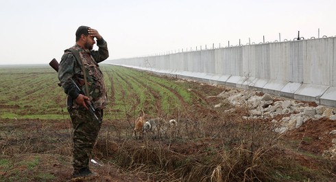 Thổ Nhĩ Kỳ cần làm gì để đóng cửa biên giới với Syria? - ảnh 1