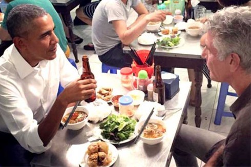 CNN dựng phóng sự ông Obama ăn bún chả Hà Nội - ảnh 1