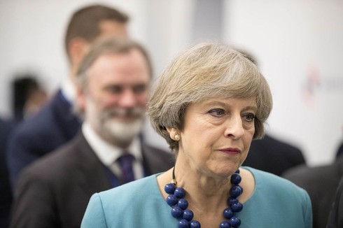 Brexit thắng bước đầu, bà May phải trả giá không hề rẻ - ảnh 1