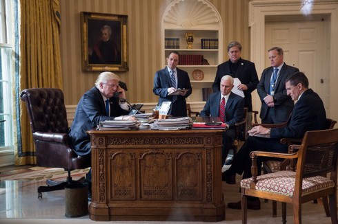 Vì sao ông Trump chưa thể thoát khỏi những