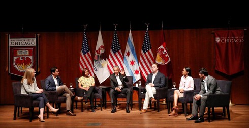 Lần đầu tái xuất, ông Obama không nhắc gì đến Donald Trump - ảnh 2