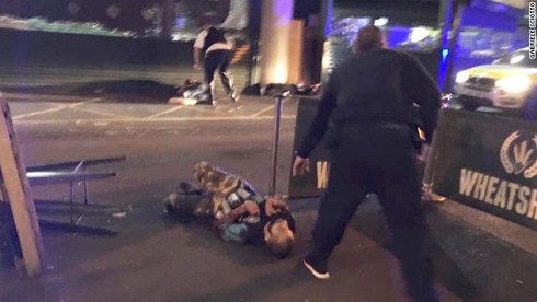 Những kẻ tấn công khủng bố ở trung tâm London bị tiêu diệt ra sao? - ảnh 2