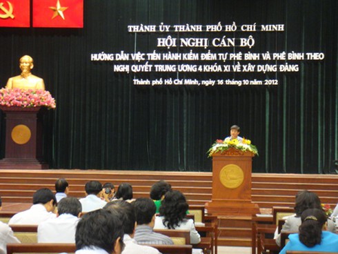 TP.HCM chuẩn bị kiểm điểm cán bộ - ảnh 1