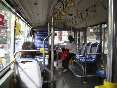 Dân Sài Gòn chê xe buýt nhỏ bất tiện - ảnh 1