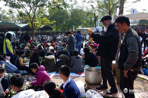 Học sinh Lương Thế Vinh hào hứng gói bánh chưng làm từ thiện - ảnh 4