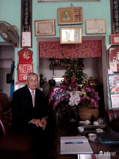 Niềm vui của thầy giáo cùng học trò đánh giậm bắt cá để... được đi học - ảnh 1