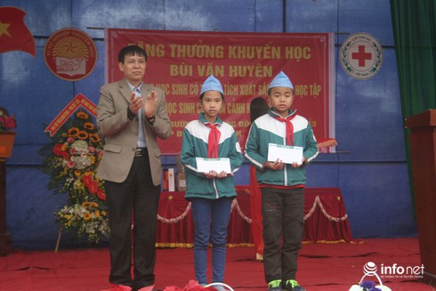 Lễ trao học bổng Bùi Văn Huyên năm 2016 - ảnh 1