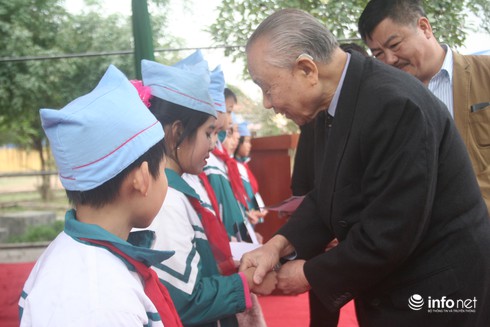 Lễ trao học bổng Bùi Văn Huyên năm 2016 - ảnh 3