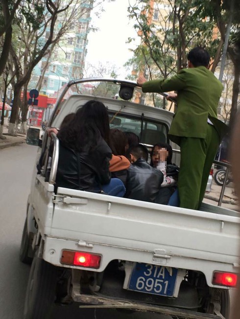 Sự thật về hình ảnh 9 học sinh THCS vào nhà nghỉ bị công an phát hiện - ảnh 1