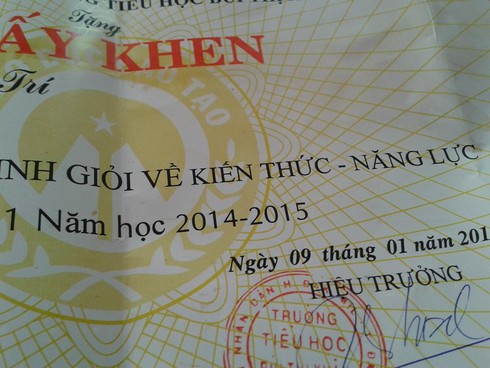 Khóc cười chuyện “loạn” giấy khen - ảnh 2