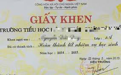 Khóc cười chuyện “loạn” giấy khen - ảnh 1