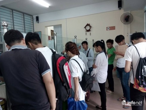 Tuyển sinh 2016: Nhiều thí sinh chen chân nộp hồ sơ trước giờ G - ảnh 8