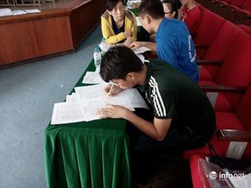 Tuyển sinh 2016: Nhiều thí sinh chen chân nộp hồ sơ trước giờ G - ảnh 10
