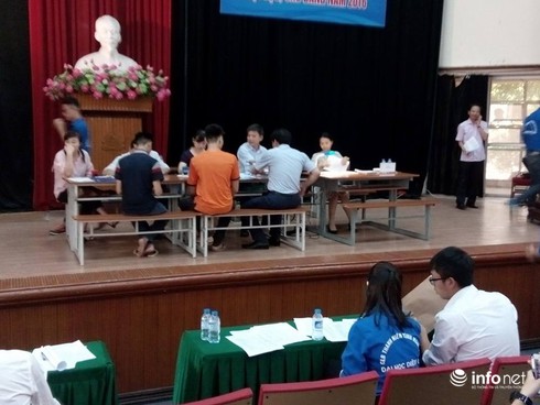 Tuyển sinh 2016: Nhiều thí sinh chen chân nộp hồ sơ trước giờ G - ảnh 12