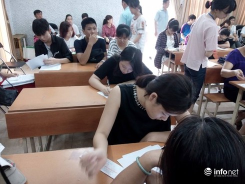 Tuyển sinh 2016: Nhiều thí sinh chen chân nộp hồ sơ trước giờ G - ảnh 6