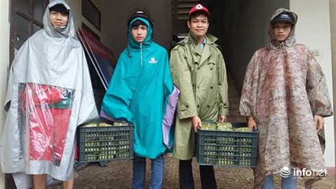 Thái Bình: HS,SV tặng bánh chưng cho bệnh nhân ngày mưa bão - ảnh 1