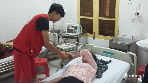 Thái Bình: HS,SV tặng bánh chưng cho bệnh nhân ngày mưa bão - ảnh 4