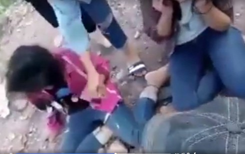 Nghệ An: Nữ sinh bị đánh chảy máu mắt vì không trả lời tin nhắn qua facebook - ảnh 1