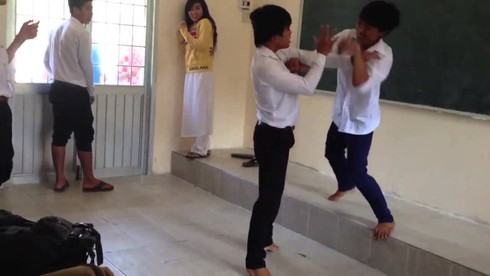 Lớp trưởng, sao đỏ được trao quá nhiều quyền gây nên hội chứng