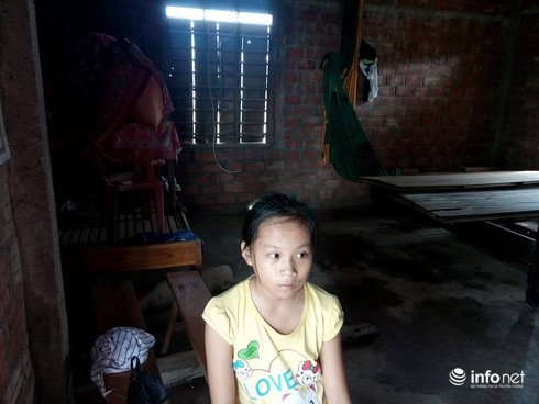 Quảng Bình: Hai anh em rau cháo nuôi nhau và ước mơ được tới trường - ảnh 1