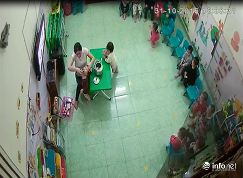 Giáo viên mầm non liên tiếp đổ sữa vào miệng, đá vào người khi trẻ đang ngủ - ảnh 1