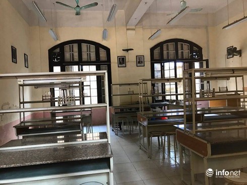 Vụ nữ sinh bị bỏng trong giờ thực hành Hóa: Khiển trách hiệu trưởng - ảnh 1