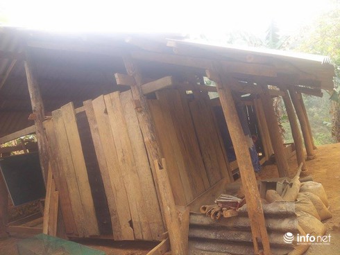 Cao Bằng: Xót xa cảnh học sinh đi bộ 10km tới điểm trường xập xệ - ảnh 1